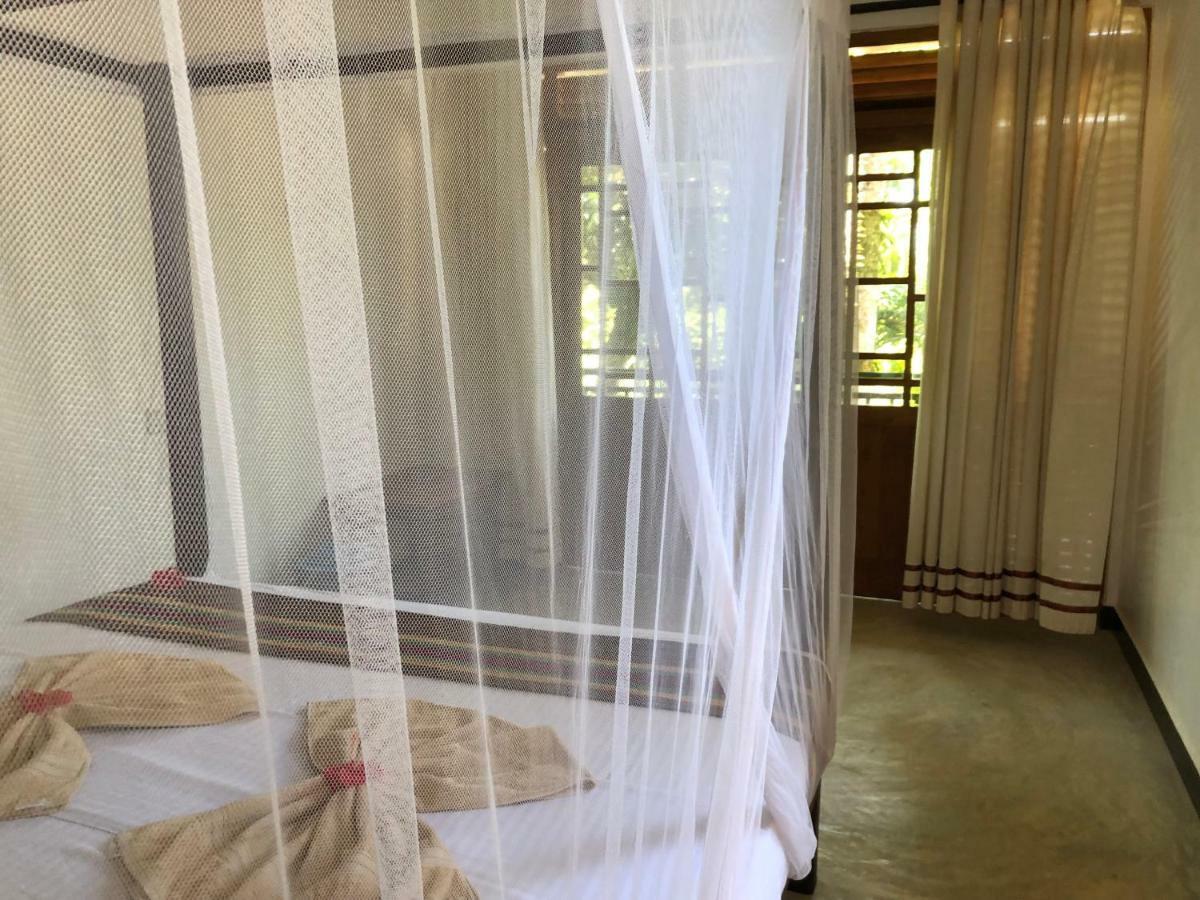 ディックウェラ Hiriketiya White House Bed & Breakfast エクステリア 写真