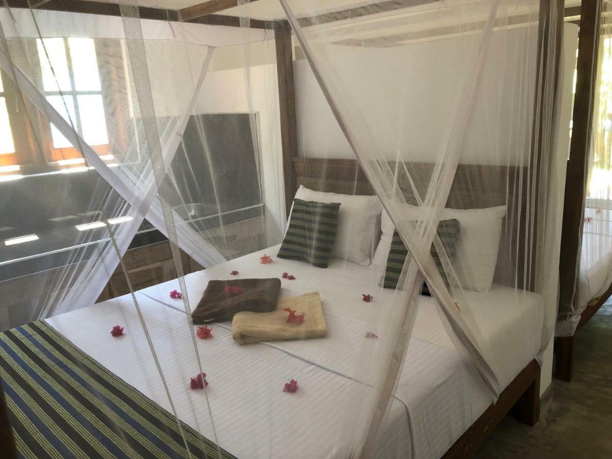 ディックウェラ Hiriketiya White House Bed & Breakfast エクステリア 写真