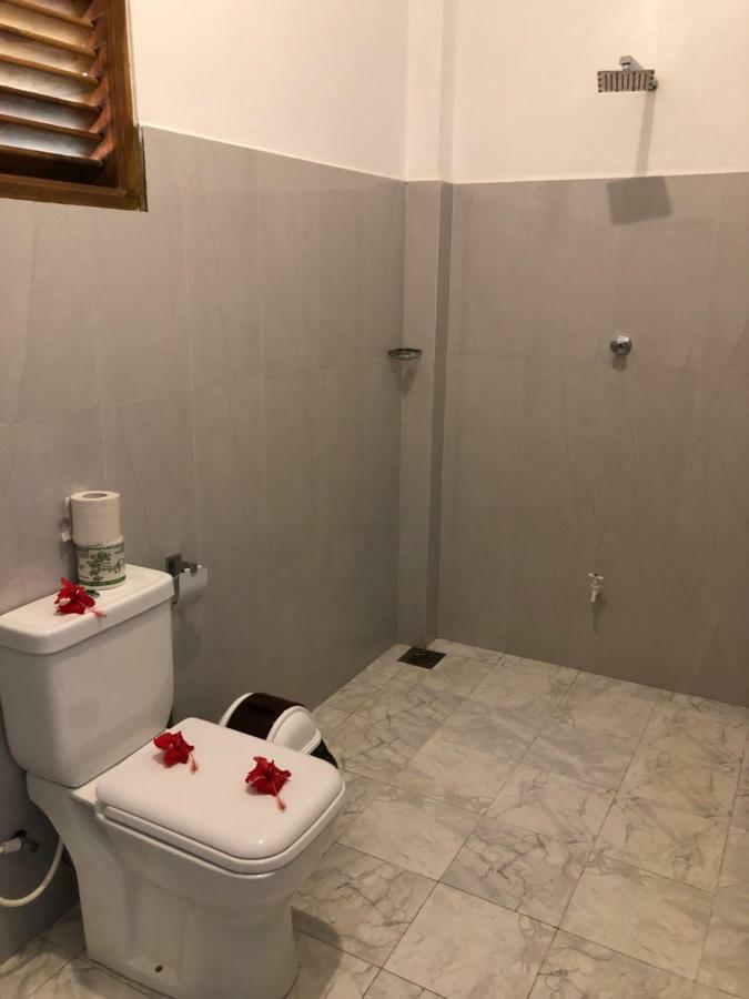ディックウェラ Hiriketiya White House Bed & Breakfast エクステリア 写真